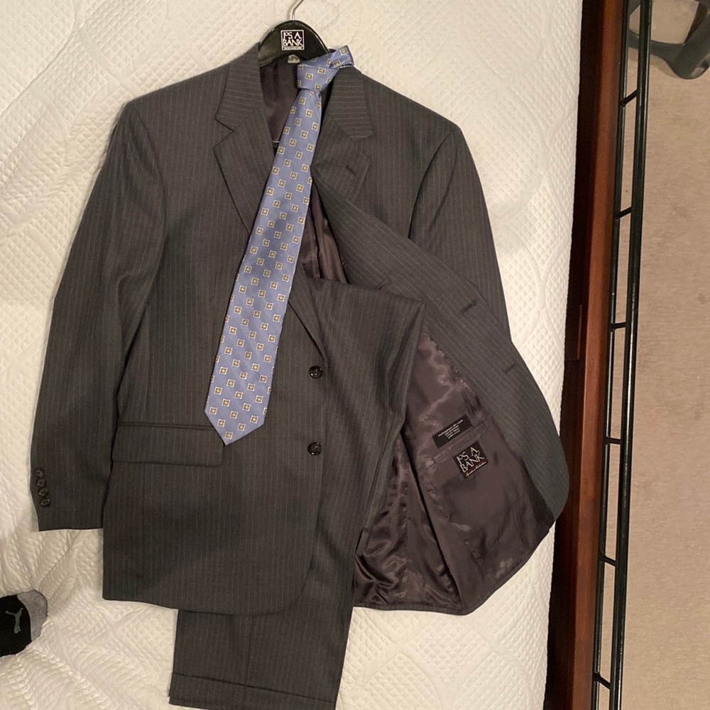Jos.A. Bank Signature Collection gray with blue stripes cuffed pants a tie.